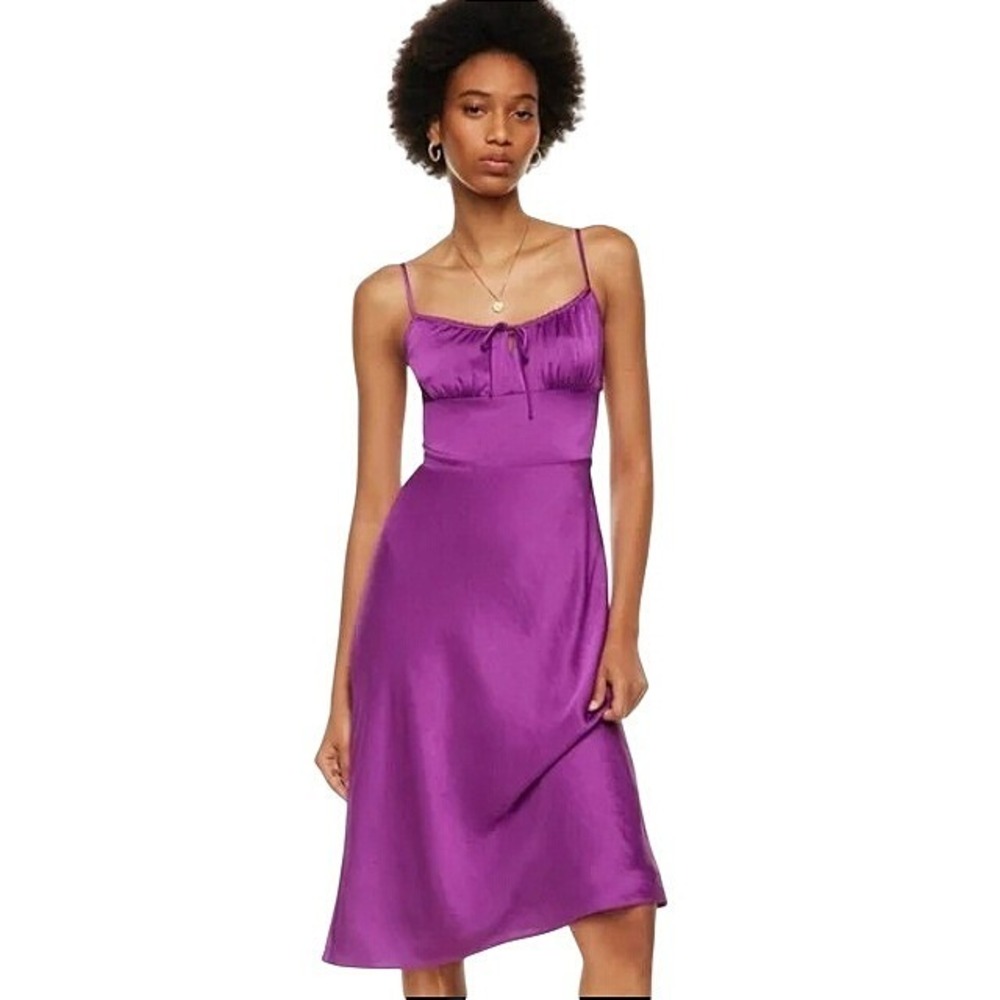 Aritzia Wilfred Bellow Satin Dress Size 6 Cloudy Lilac GUC